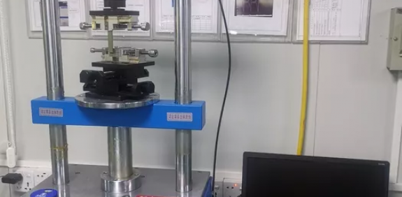 Insertion and withdrawal force testing machine